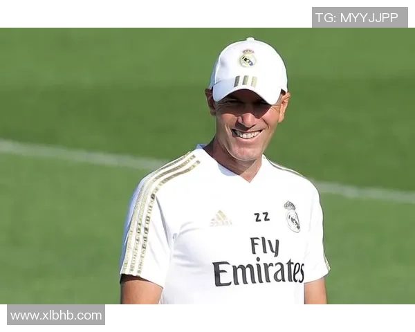 齐达内携足球明星共唱激情之歌展现团结与梦想的音乐盛宴 齐达内携足球明星共唱激情之歌展现团结与梦想的音乐盛宴