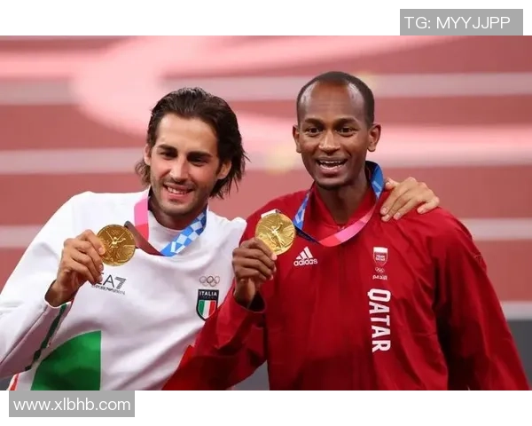 足球明星在赛场内外被亲吻的那些瞬间与背后的故事